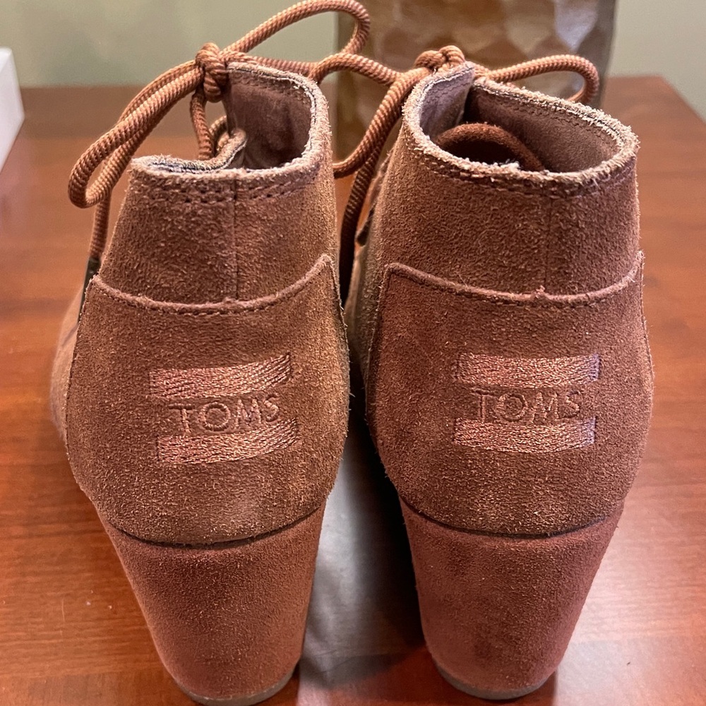 TOMS Chestnut Suede Lace-Up Boots